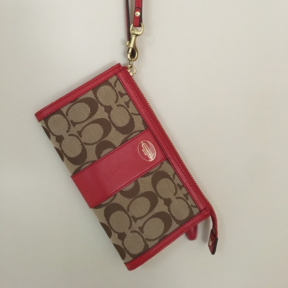 Coach Handbags - Coach wristlet wallet